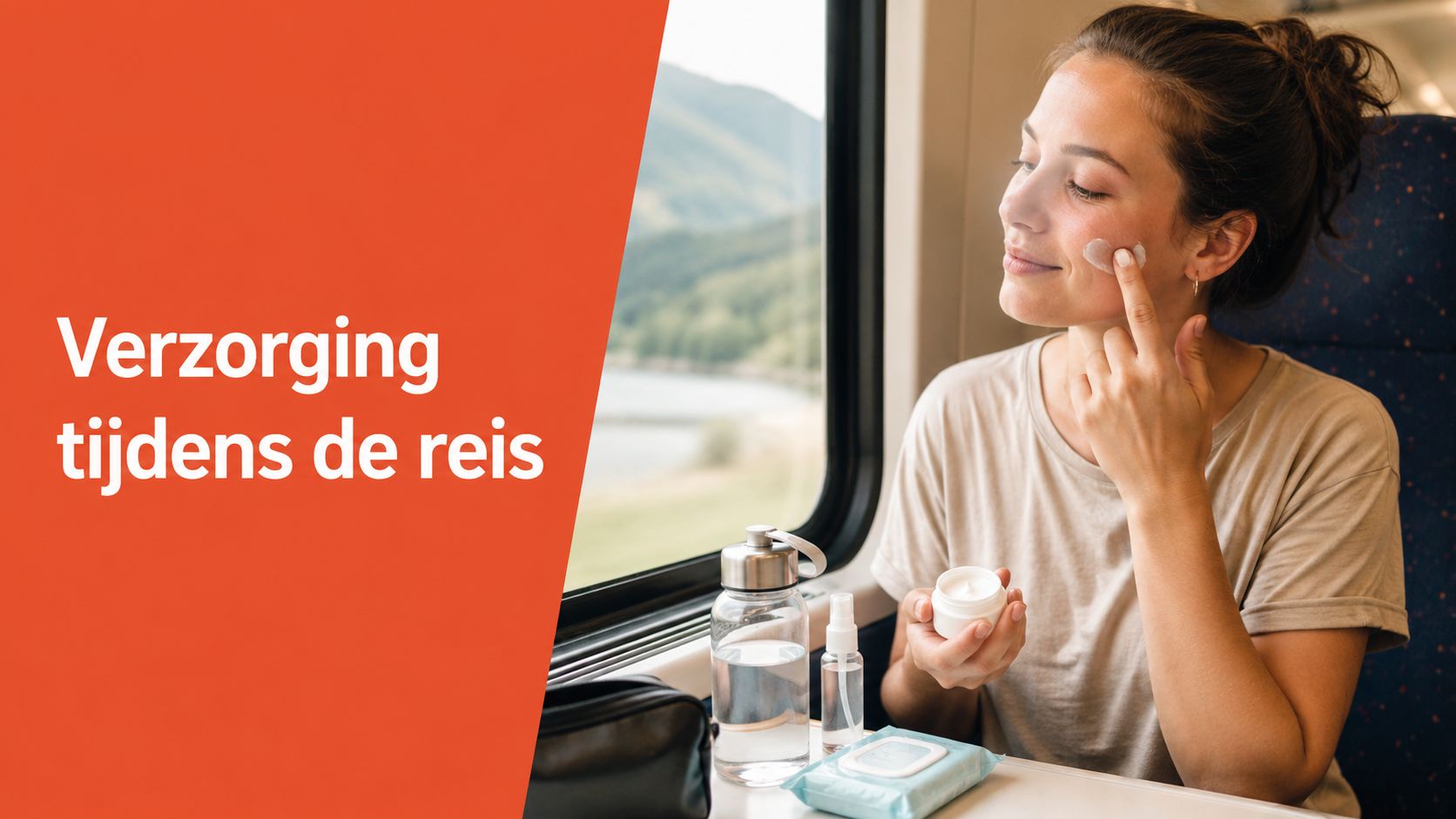 Een jonge vrouw die tijdens een treinreis haar gezicht insmeert met een verzorgende crème voor extra hydratatie.